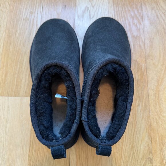 UGG Women's Classic Ultra Mini Boot - Black Sz 7 - Picture 4 of 5
